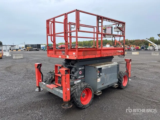 2018 Skyjack SJ6832 RT 4x4 Dual Fuel Scissor Lift