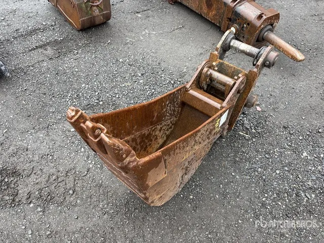 12 in Q/C Digging Backhoe Rear Bucket