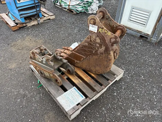 USA attachments 12 in Q/C Digging Excavator Bucket - Fits KX080