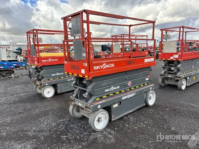 2014 Skyjack SJ 3226 Electric Scissor Lift