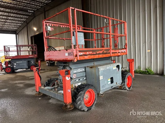 2018 Skyjack SJ6832 RT 4x4 Dual Fuel Scissor Lift