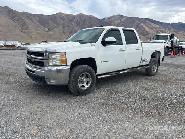 2007 Chevrolet Silverado 2500 4x2 Crew Cab Pickup