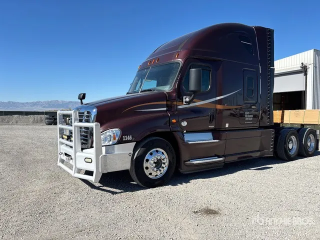 2016 Freightliner Cascadia 125 6x4 T/A Sleeper Truck Tractor