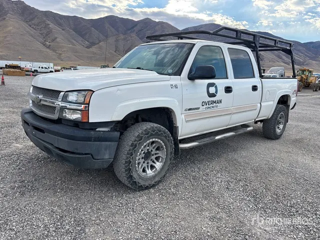 2005 Chevrolet 2500HD 4x4 Crew Cab Pickup