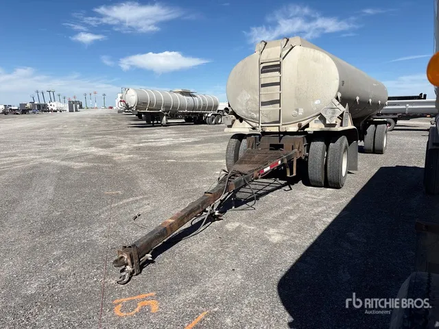 1984 Beall Spread Axle Pup Tanker Trailer