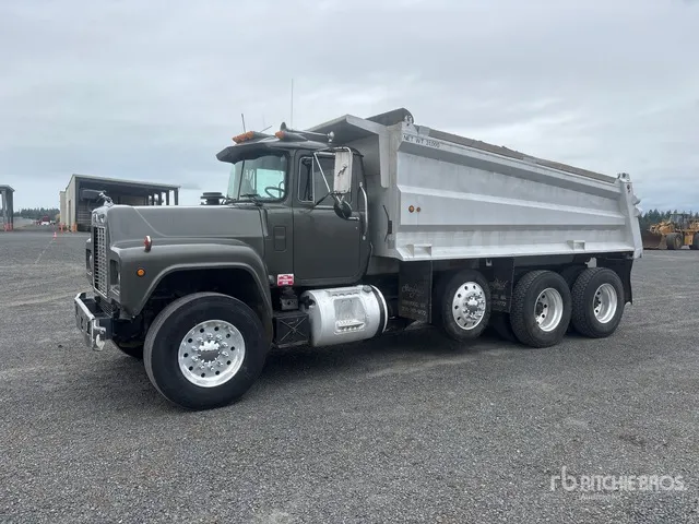1990 Mack RD688S 8x4 Tri/A Dump Truck