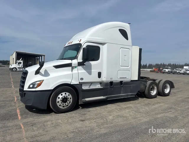2020 Freightliner Cascadia 126 6x4 T/A Sleeper Truck Tractor