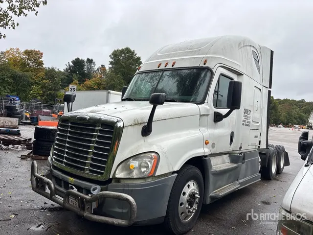 2014 Freightliner Cascadia 125 6x4 T/A Sleeper Truck Tractor (Inoperable)