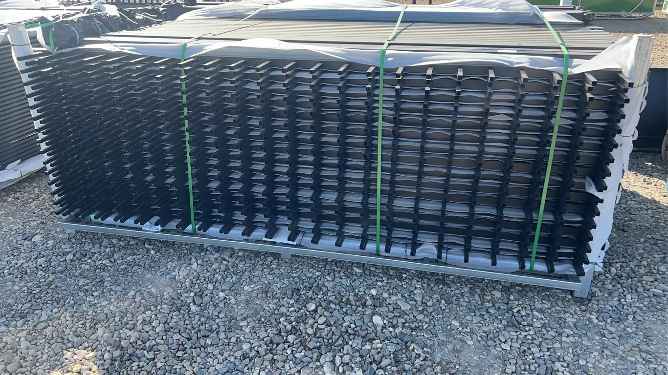 Approx. 30pcs- Iron Fencing - 4 Rail