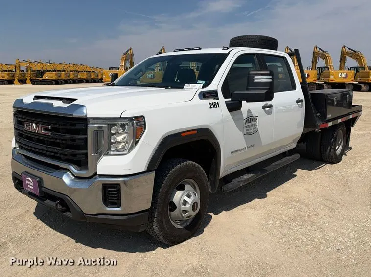 2021 GMC Sierra 3500 4X4 Crew Cab flatbed pickup truck