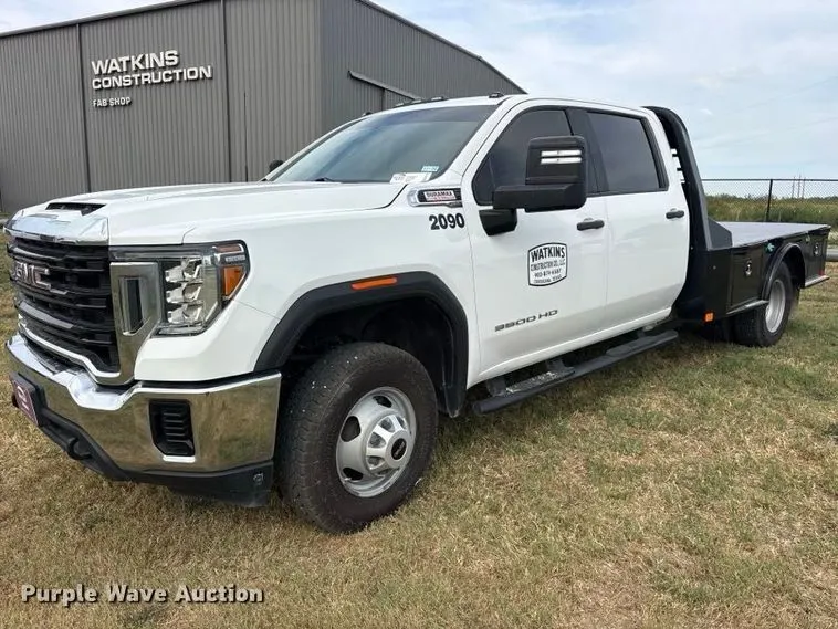 2020 GMC 3500 4X4 Crew Cab flatbed diesel pickup truck