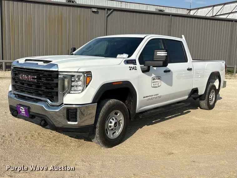 2021 GMC Sierra 2500 4X4 Crew Cab pickup truck