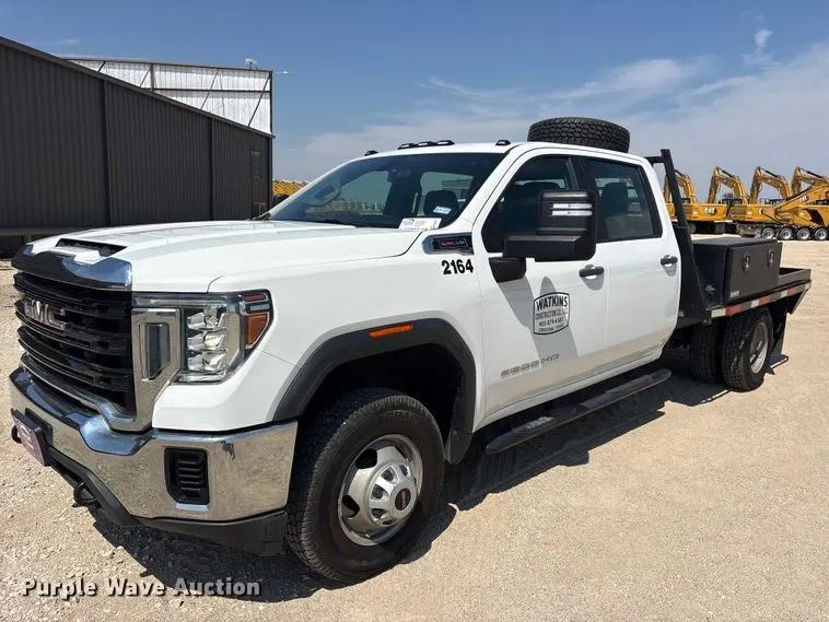 2021 GMC Sierra 3500 4X4 Crew Cab flatbed pickup truck