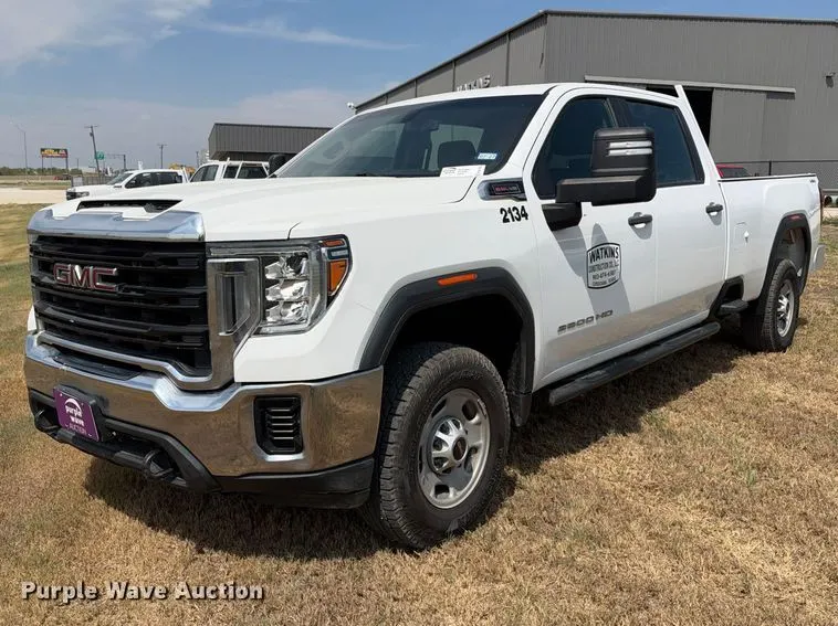 2021 GMC Sierra 2500 4X4 Crew Cab pickup truck