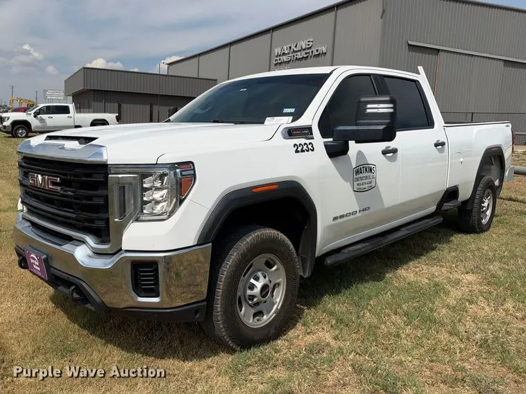 2022 GMC Sierra 2500 4X4 Crew Cab pickup truck