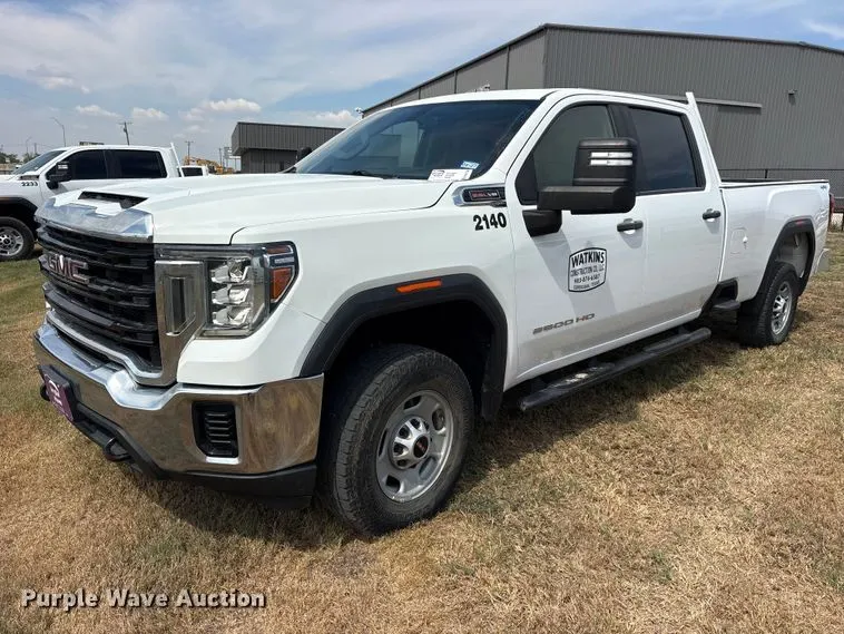 2021 GMC Sierra 2500 4X4 Crew Cab pickup truck