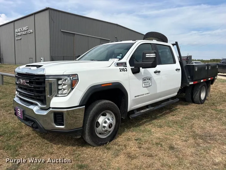 2021 GMC Sierra 3500 4X4 Crew Cab flatbed pickup truck