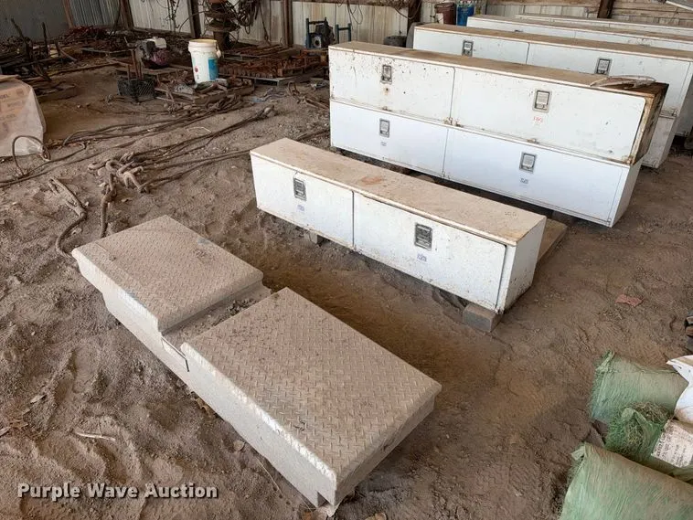 (4) toolboxes