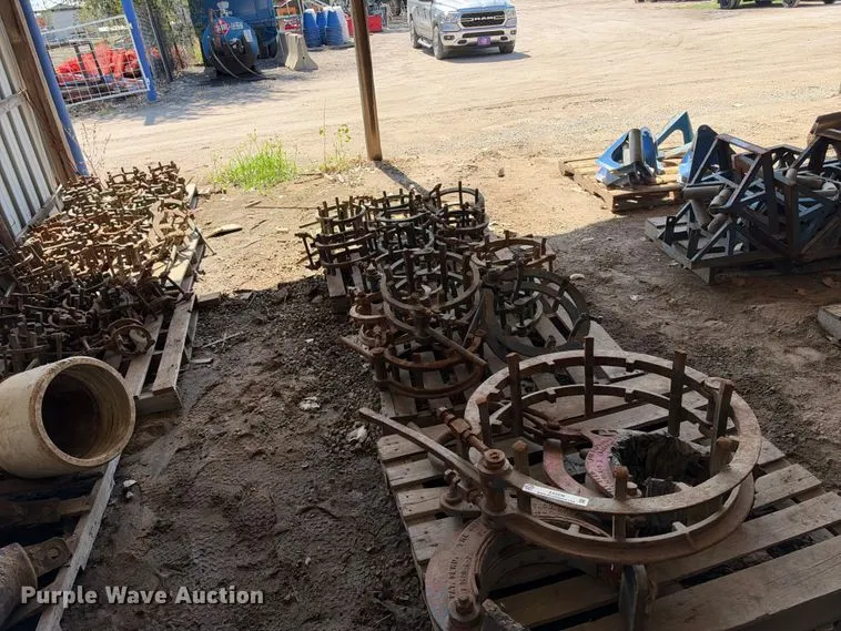 Approximately 51 pipe cage clamps