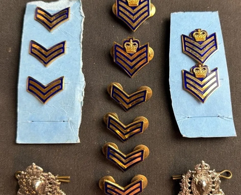 RCMP Badges Lot: 7 Corporal Pins, 4 Sergeant Pins With Crown, 2 Cap Crests
