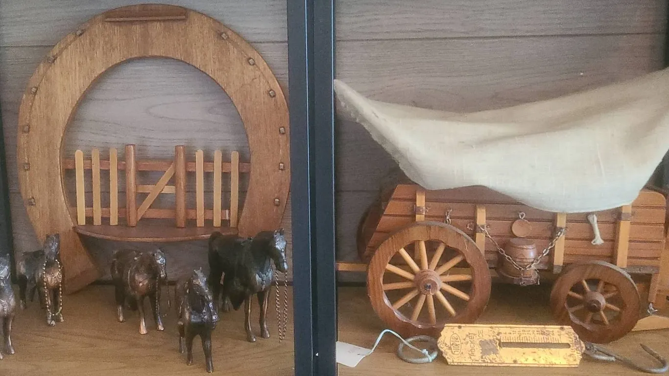 Western Display Set With Brass Horses