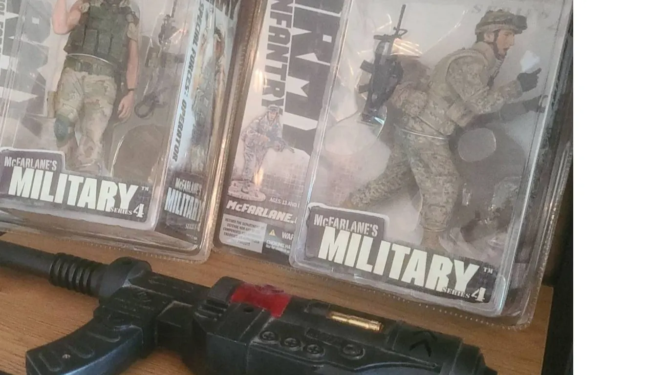 McFarlane’s Military Series 4 Figures and Toy Space Blaster Gun