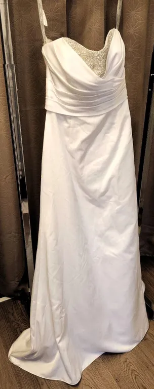 Alfred Angelo Bridal Gown Size 6 with Beaded Bodice and Ruffled Train