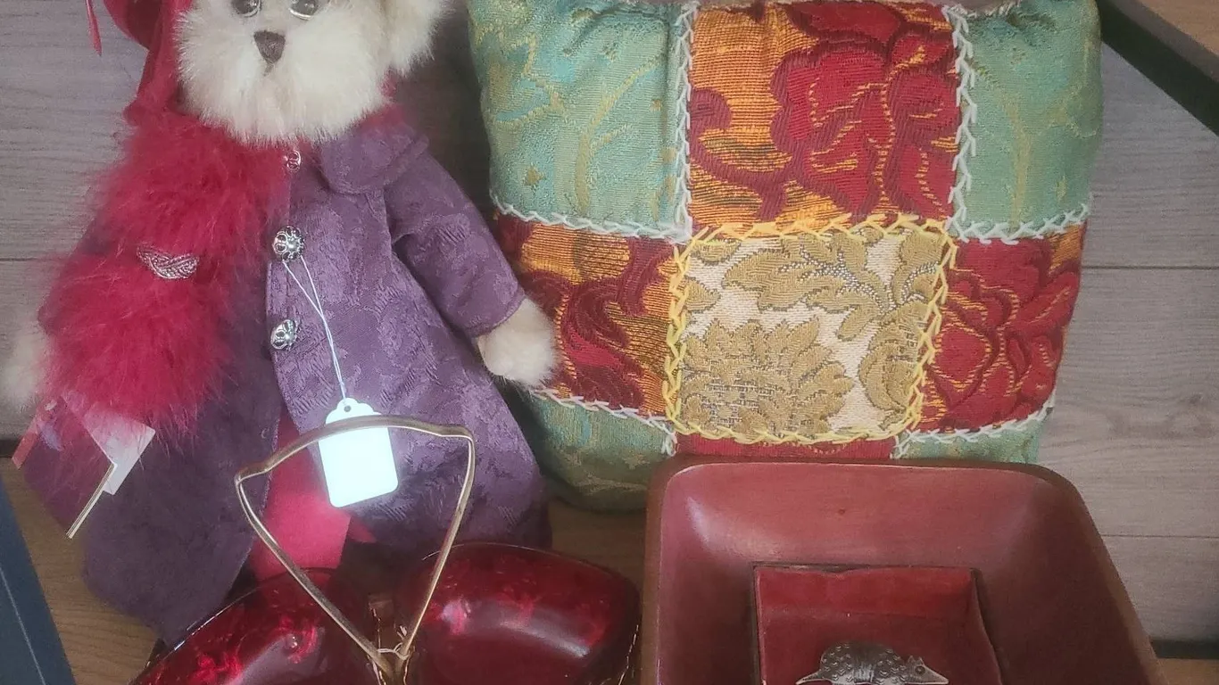 Queen Fedora Bear, Red Glass Heart Dishes, Japanese Box, Patchwork Pillow