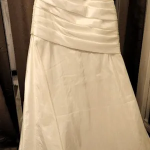 Mori Lee by Madeline Gardner Bridal Gown Size 10 with One-Shoulder Floral Detail