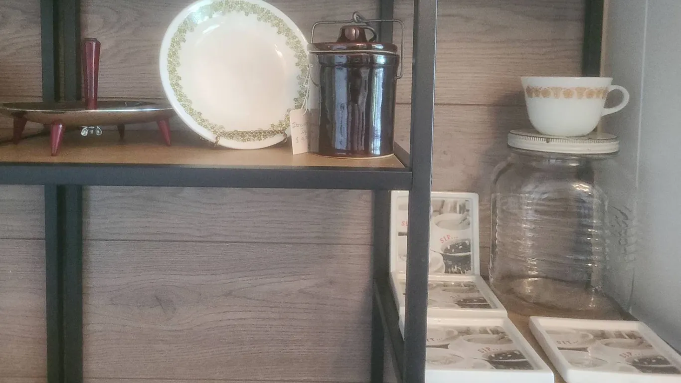 Kitchenware Lot: Corelle Plates, Canister, Tray