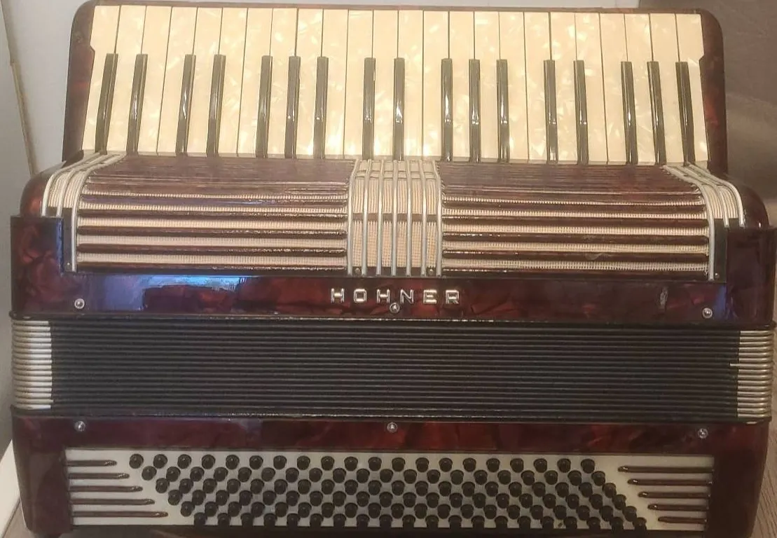 Hohner Piano Accordion Red Pearl Finish 41-Key 120-Bass