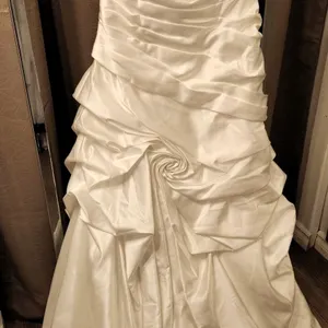 Elegance Bridal Gown Size 10 with Beaded Bodice and Ruched Satin Skirt