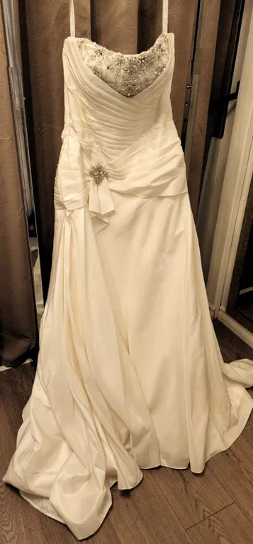 Alfred Angelo Diamond White Strapless Bridal Gown Size 14 with Beaded Bodice