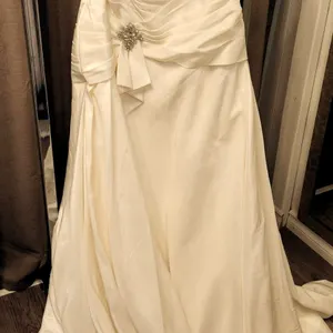 Alfred Angelo Diamond White Strapless Bridal Gown Size 14 with Beaded Bodice