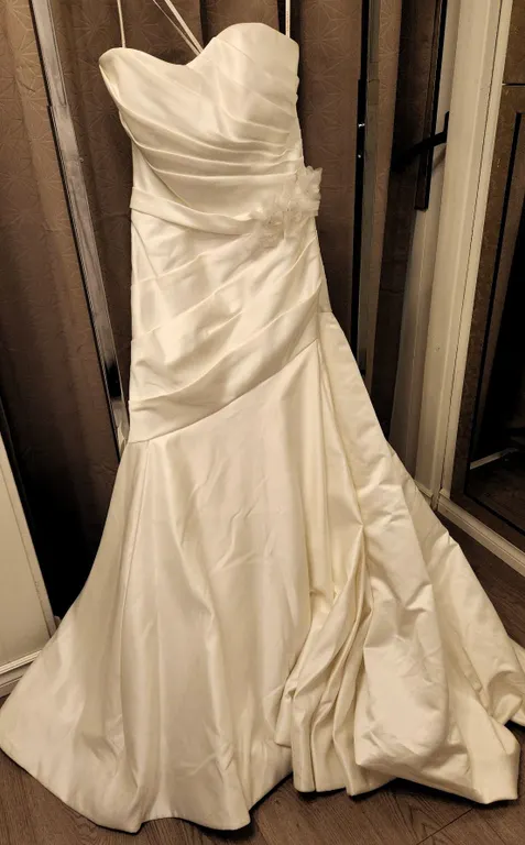 Jasmine Bridal Gown Size 10 with Floral Detail and Button Back