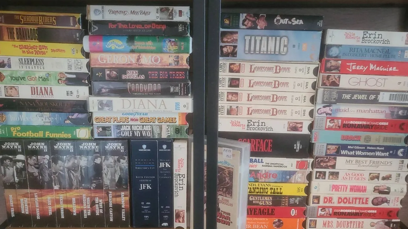 Large Mixed Lot of VHS Tapes