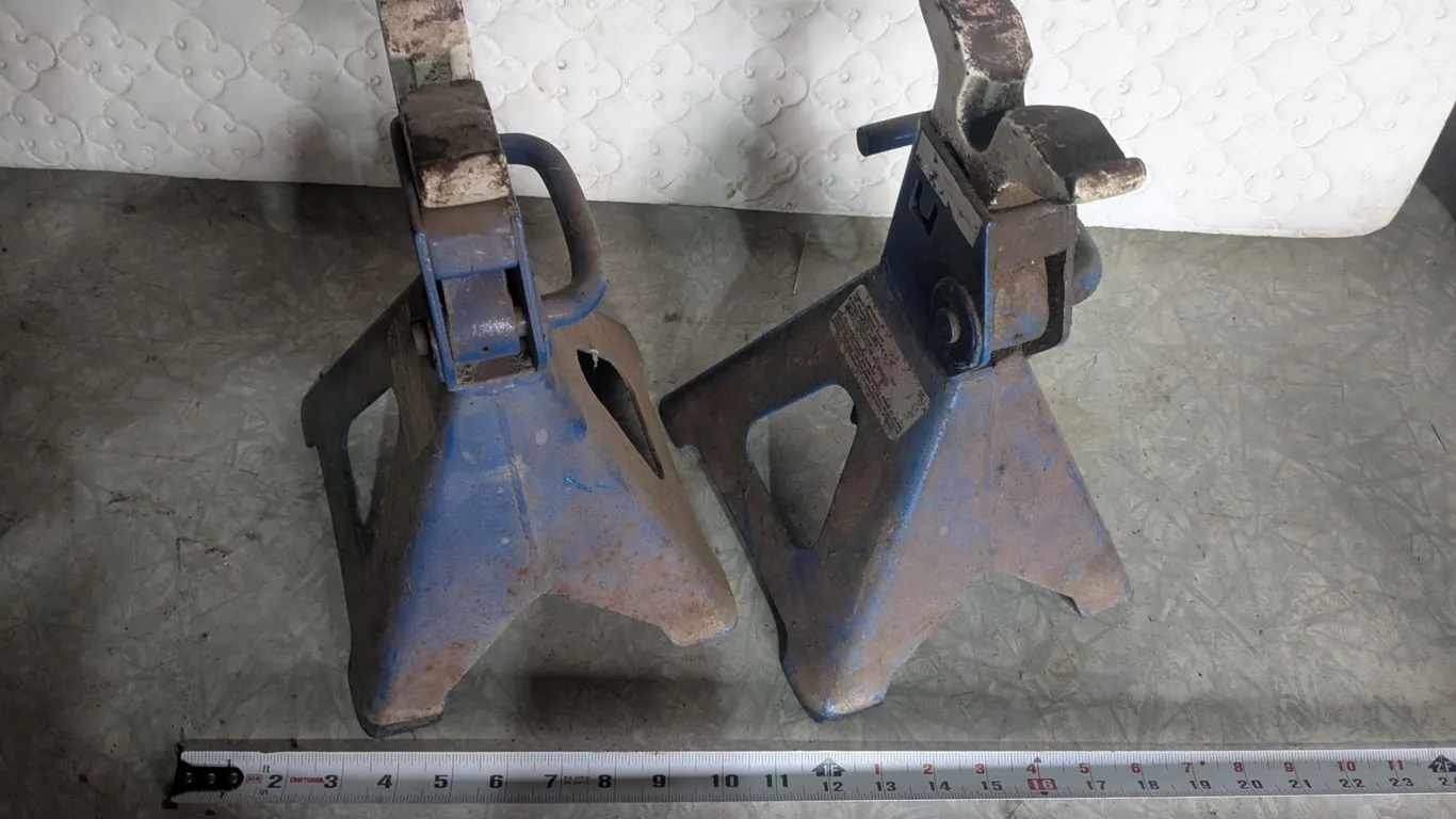 (2) Jack Stands