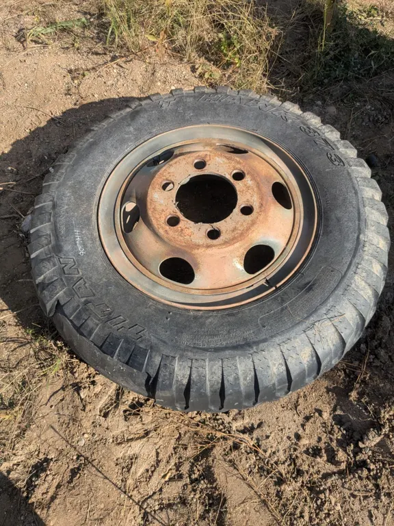 Hawk 373 Military Tire & Rim – 9.00/20