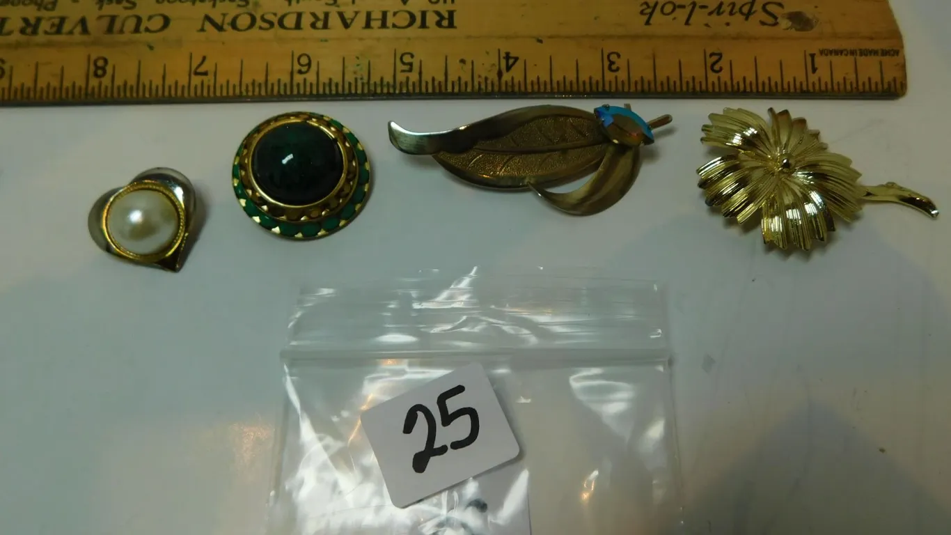 VINTAGE BRAOACH LOT