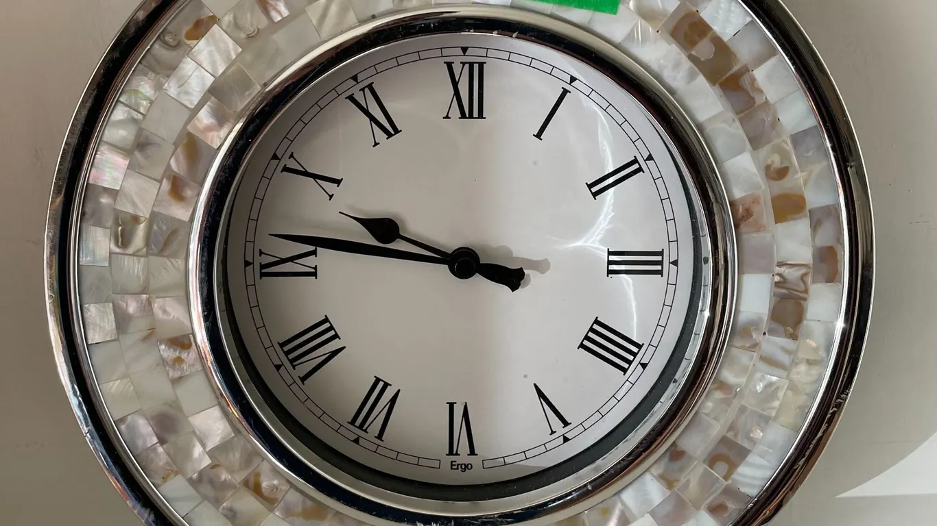 Vintage Ergo Mother of Pearl Quartz Wall Clock – Works, in Good Condition