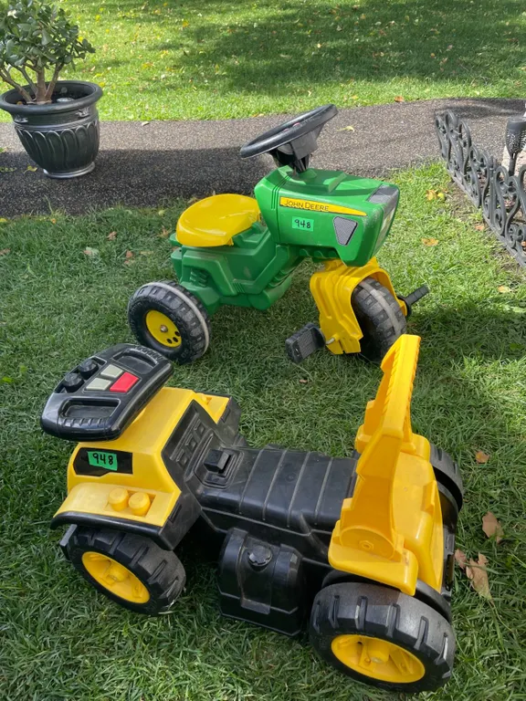 Raleigh John Deere 3-Wheel Tractor Bike, Mega Blocks CAT Ride on Toy