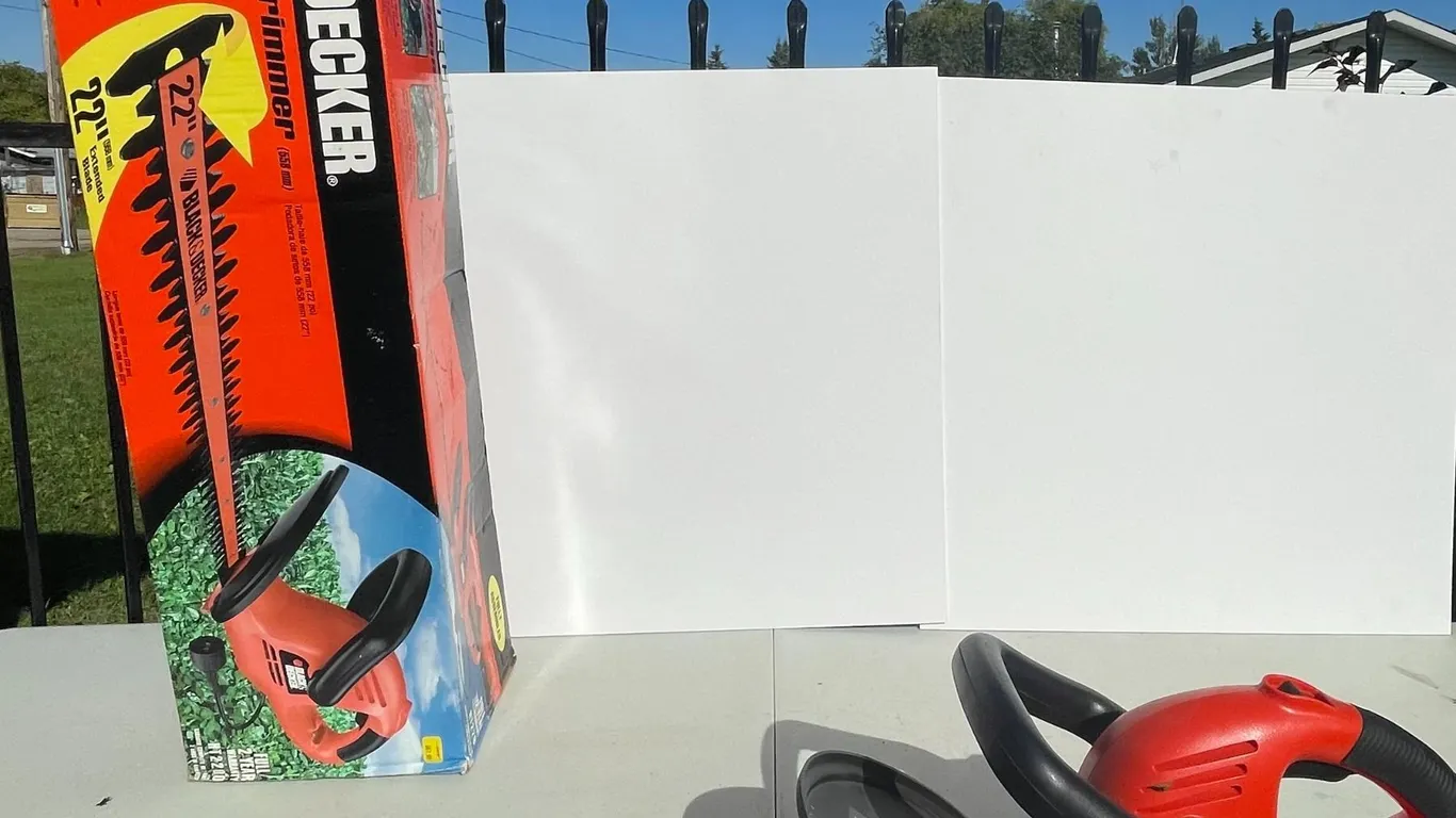 Black & Decker 22” Electric Hedge Trimmer w/ Original Box
