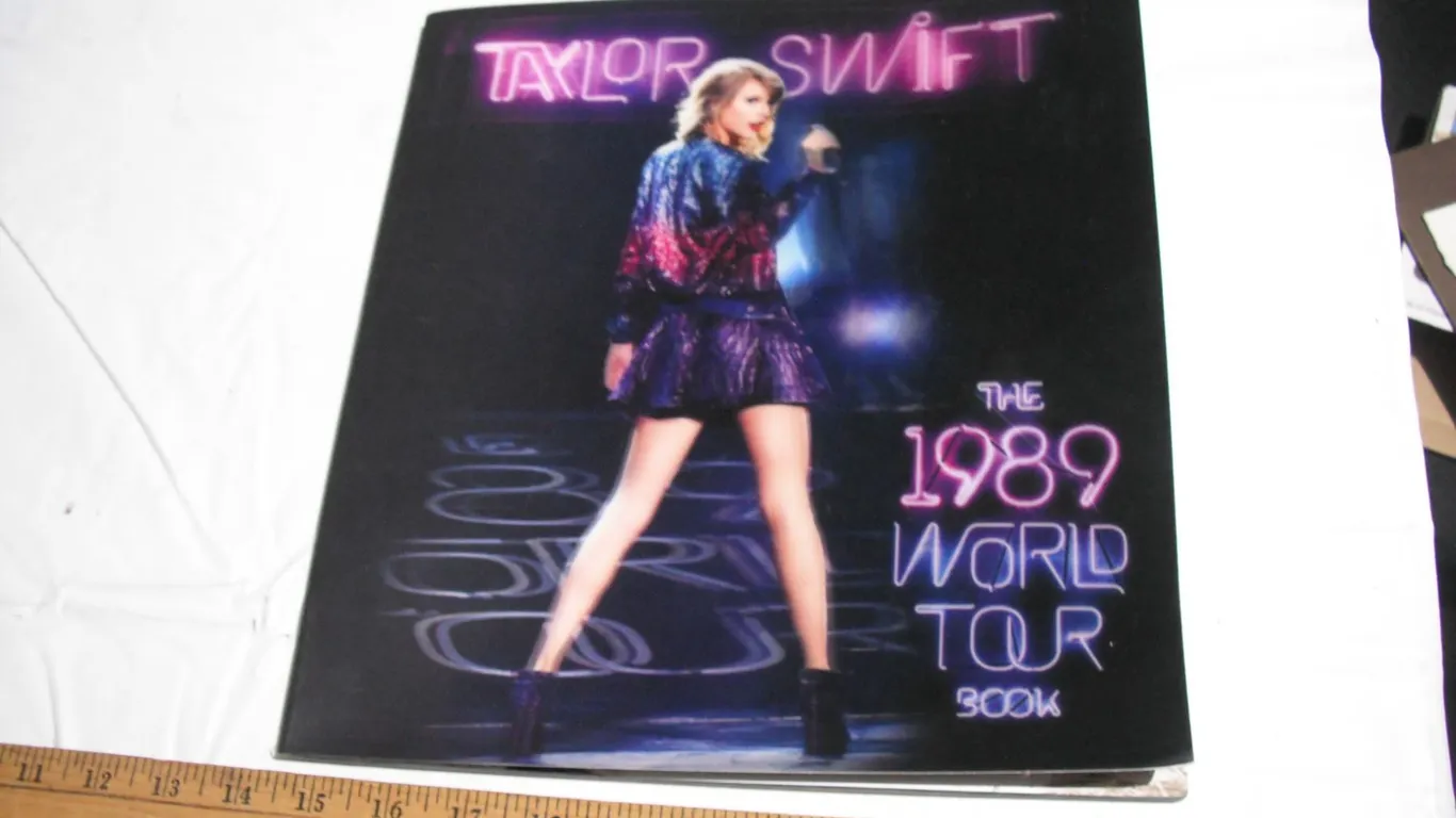 Taylor Swift “1989 World Tour Book”