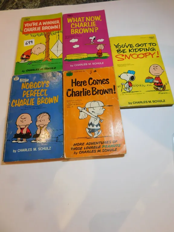 5-CHARLIE BROWN COMIC DIGESTS