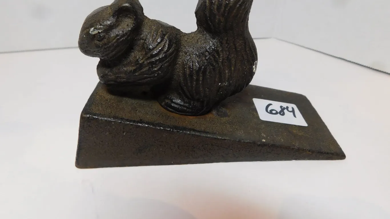 CAST IRON SQUIRREL DOORSTOP