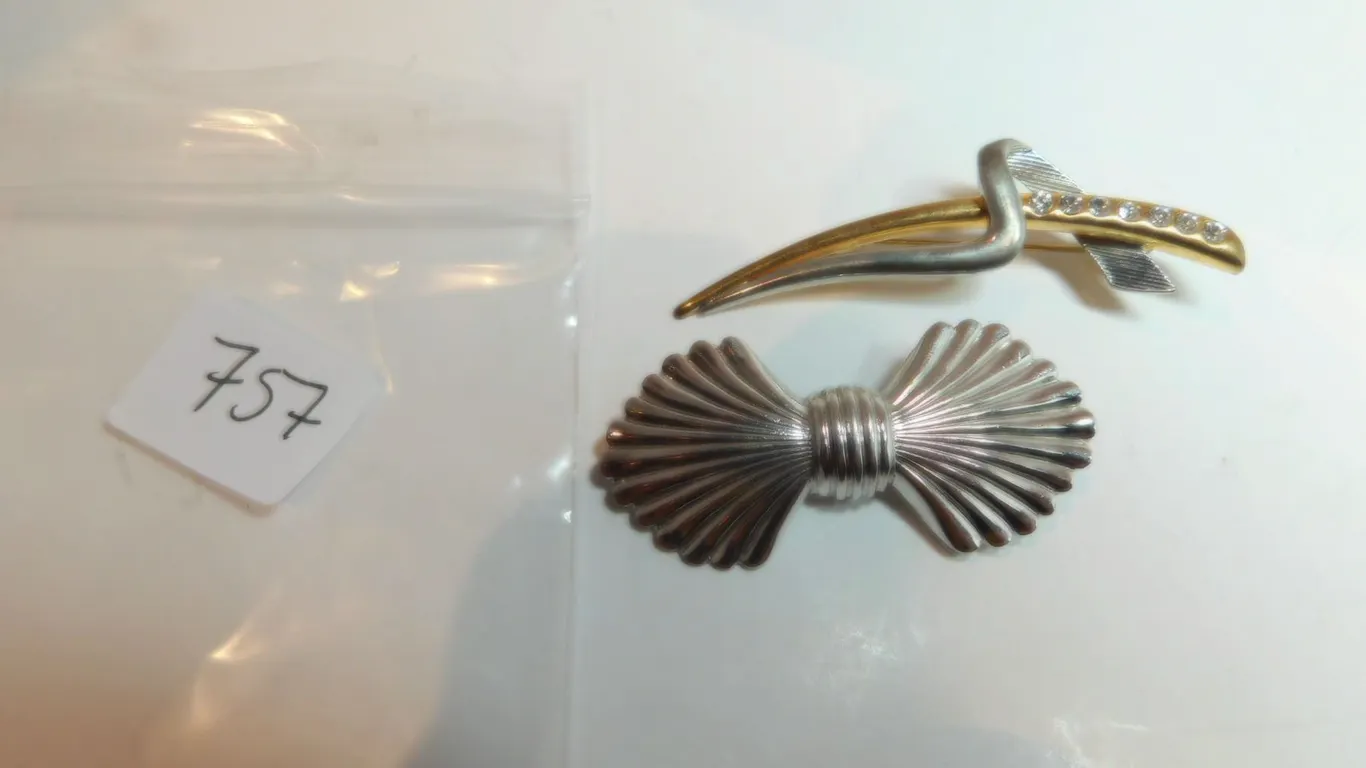 2 BROACHES
