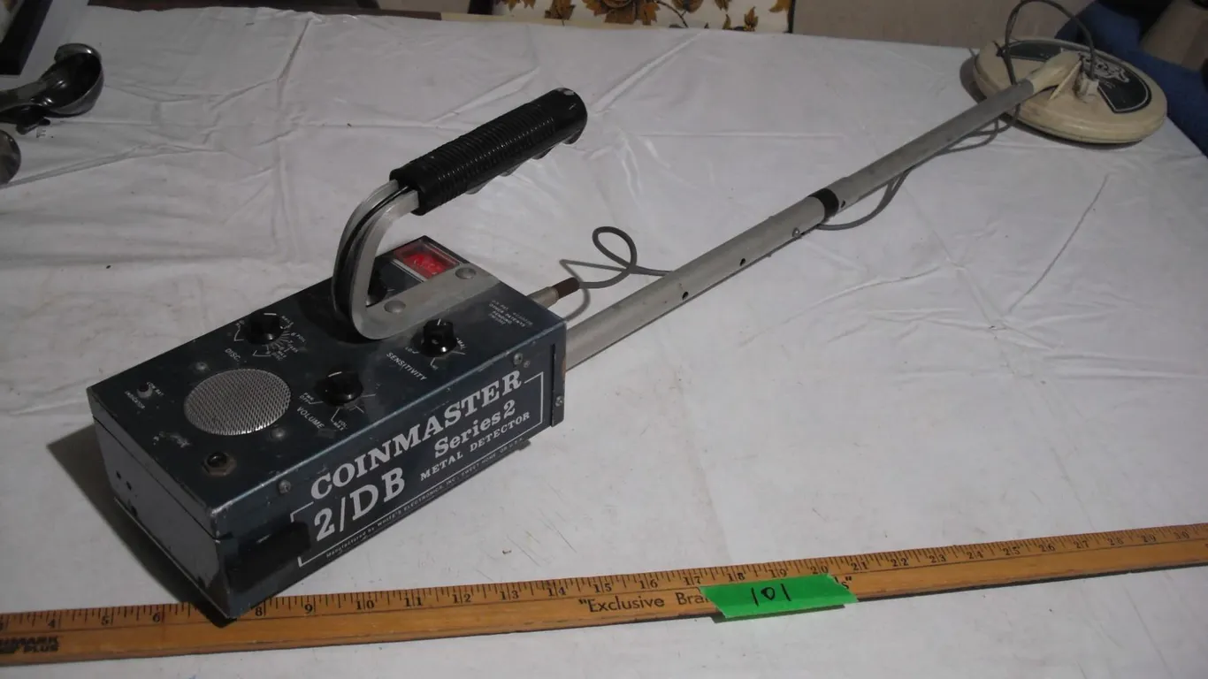 Vintage Coinmaster Series 2 Metal Detector – Has Power, Appears to Be Working (See Video)