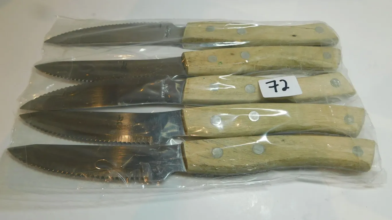 5 WOOD HANDLE GOURMET TRADITION STEAK KNIVES