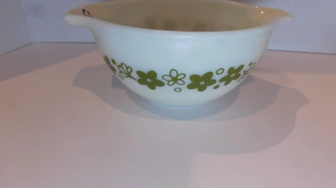 CINDERELLA SPRING BLOSSOM PYREX MIXING BOWL 441, 1.5 PINT