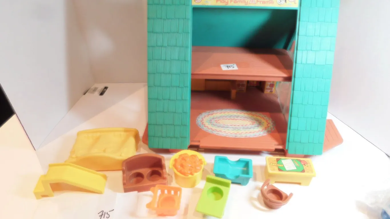 A-FRAME FISHER PRICE HOUSE AND ACCESORIES